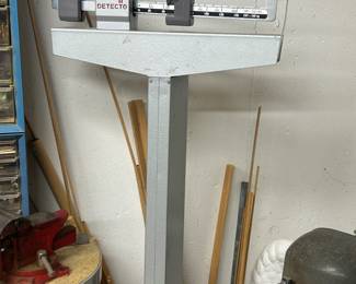 Vintage doctors scale