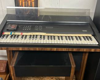 Lowrey Genius Electric Organ - nice smaller size 