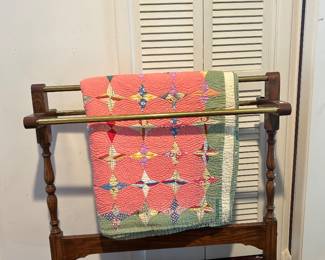 Nice quilt racks - this has metal rods