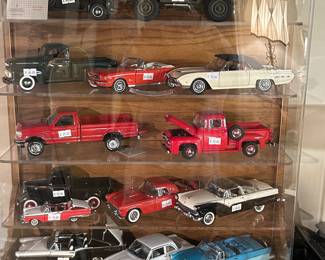 Lots of Danbury and Franklin mint collectors cars 
