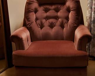 PRESALE - $100 TUFTED LIKE NEW CHAIR 