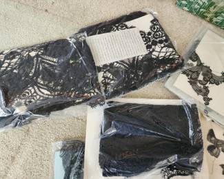 BLACK CHANTILLY ANTIQUE LACE