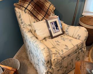 Items Located In The 2nd Bedroom ( Second Floor)