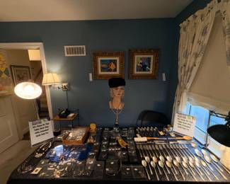 Items Located In The 1st Bedroom (MASTER)