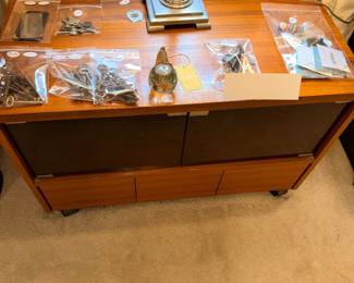 Items Located In The 1st Bedroom (MASTER)