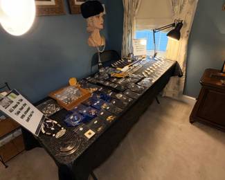 Items Located In The 1st Bedroom (MASTER)