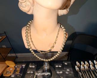 Items Located In The 1st Bedroom (MASTER)