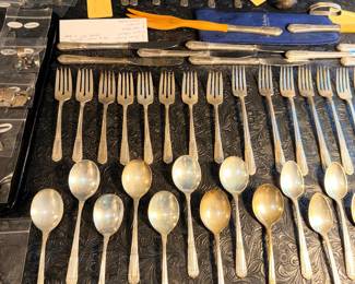 Items Located In The 1st Bedroom (MASTER)