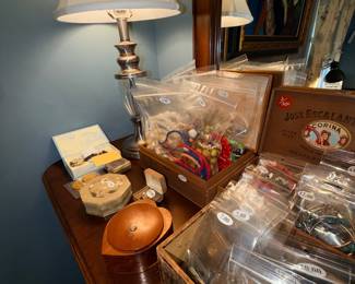 Items Located In The 1st Bedroom (MASTER)