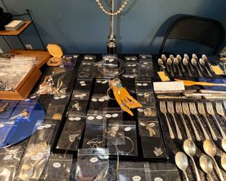 Items Located In The 1st Bedroom (MASTER)