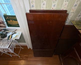 Items Located In The Dining Room