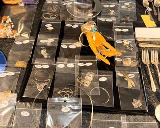 Items Located In The 1st Bedroom (MASTER)