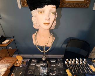 Items Located In The 1st Bedroom (MASTER)