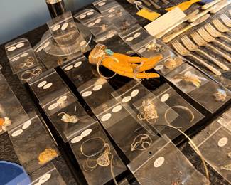 Items Located In The 1st Bedroom (MASTER)