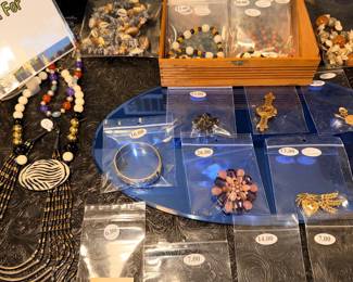 Items Located In The 1st Bedroom (MASTER)