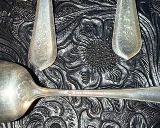 Items Located In The 1st Bedroom (MASTER)