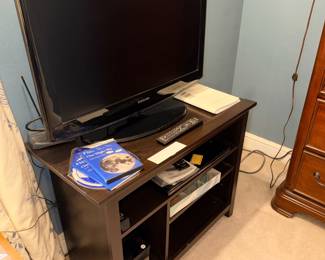 Items Located In The 1st Bedroom (MASTER)