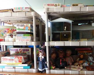 Vintage Games, Doll House, Dolls