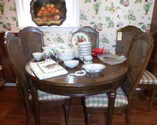 Table with 6 chairs & 3 leaves
