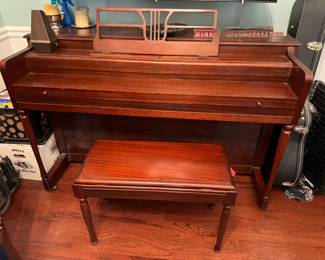 Lester "Betsy Ross Spinet" Upright Paino & Paino Bench with Delivery*