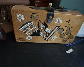 Enid Collins Texas 1960's Vintage Novelty Purse. Titled "One for the Money" Enid Collins purses (1946–1970s) were iconic mid-century Texas-designed handbags known for wooden box totes and canvas bags adorned with jewels, sequins, and screen-printed, whimsical motifs like ladybugs, bird, and horses. Founded in Medina, Texas, Collins of Texas reached national fame in the 1960s, selling in high-end stores like Neiman Marcus