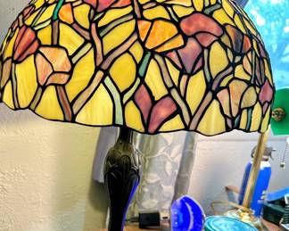 Vintage Tiffany Style Lamp Stained Glass Shade bedside lamp