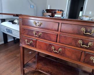 Henrendon Server with extendable sides