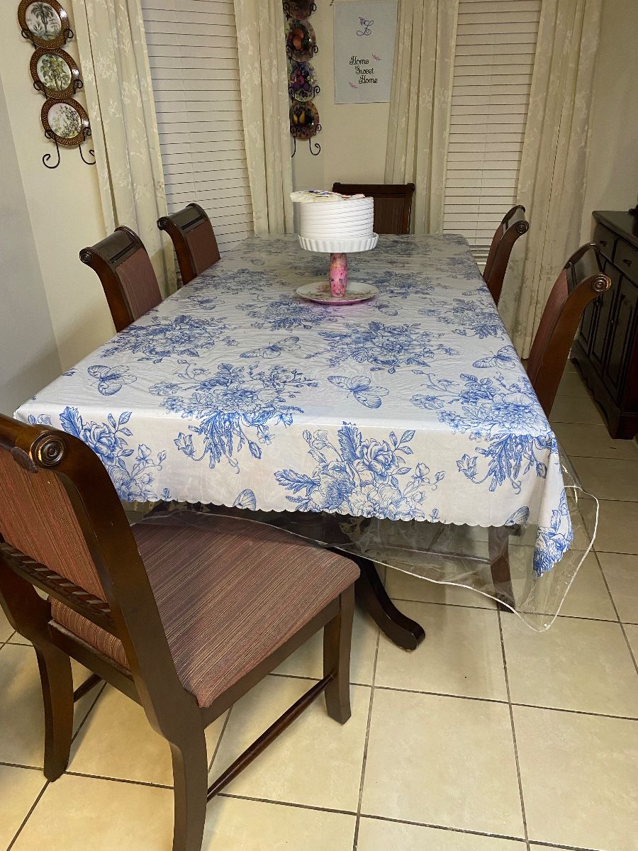 Dining room set with 6 chairs and leaf