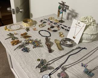 Lots of jewelry