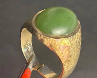 f 10K Gold Ring w Green JadeType Cabochon