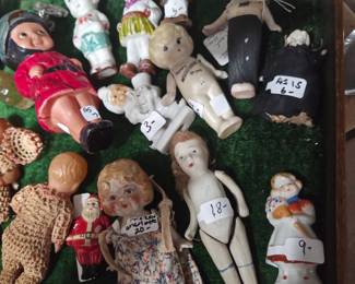 Many victorian dolls