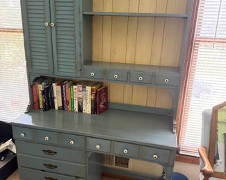 Great little hutch desk 70s