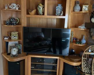 Flat screen TV stereo and speakers