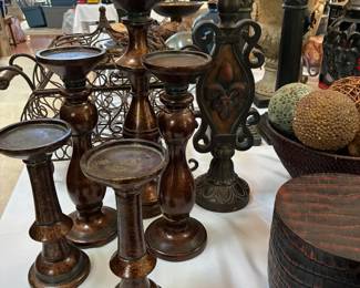 Candle pillar holders