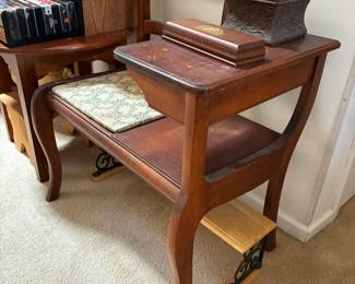 Gossip bench