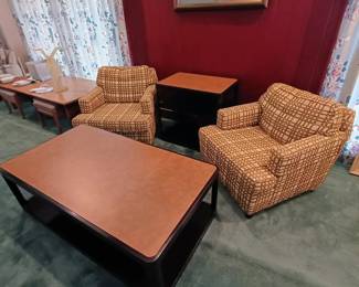 Gorgeous Dunbar chairs and side table set!