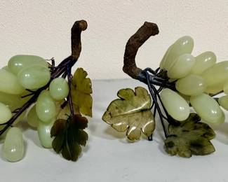 Vntg Carved Jade Grape Cluster Set