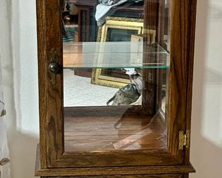 Vntg Lighted Display Cabinet