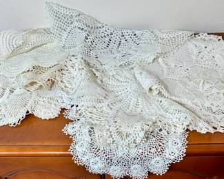 Vntg Doilies