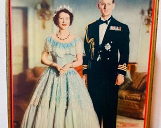 Vntg Queen Eliz/Albert Tin