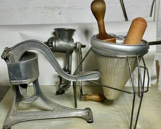 Universal Grinder, Juicer; Ricer