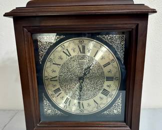 Vntg Bulova Desk Clock