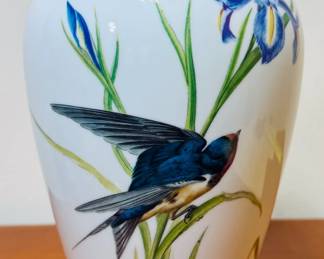 Vntg Franklin Porcelain Bird Vase