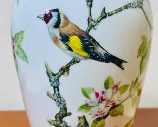 Vntg Franklin Porcelain Bird Vase