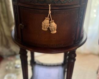 End Table/Nightstand