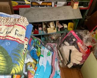 Tin doll house with furniture