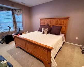 Kincaid Solid Wood King Size Bed and Tempur-pedic Mattress