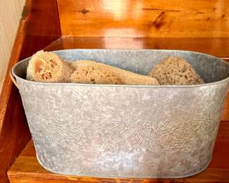 Metal Container with Sponges