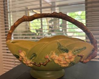 Vintage 1940's Roseville USA   Apple Blossom Decorative Basket 310-10