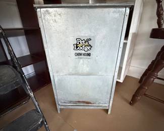 Pet Lodge feeder